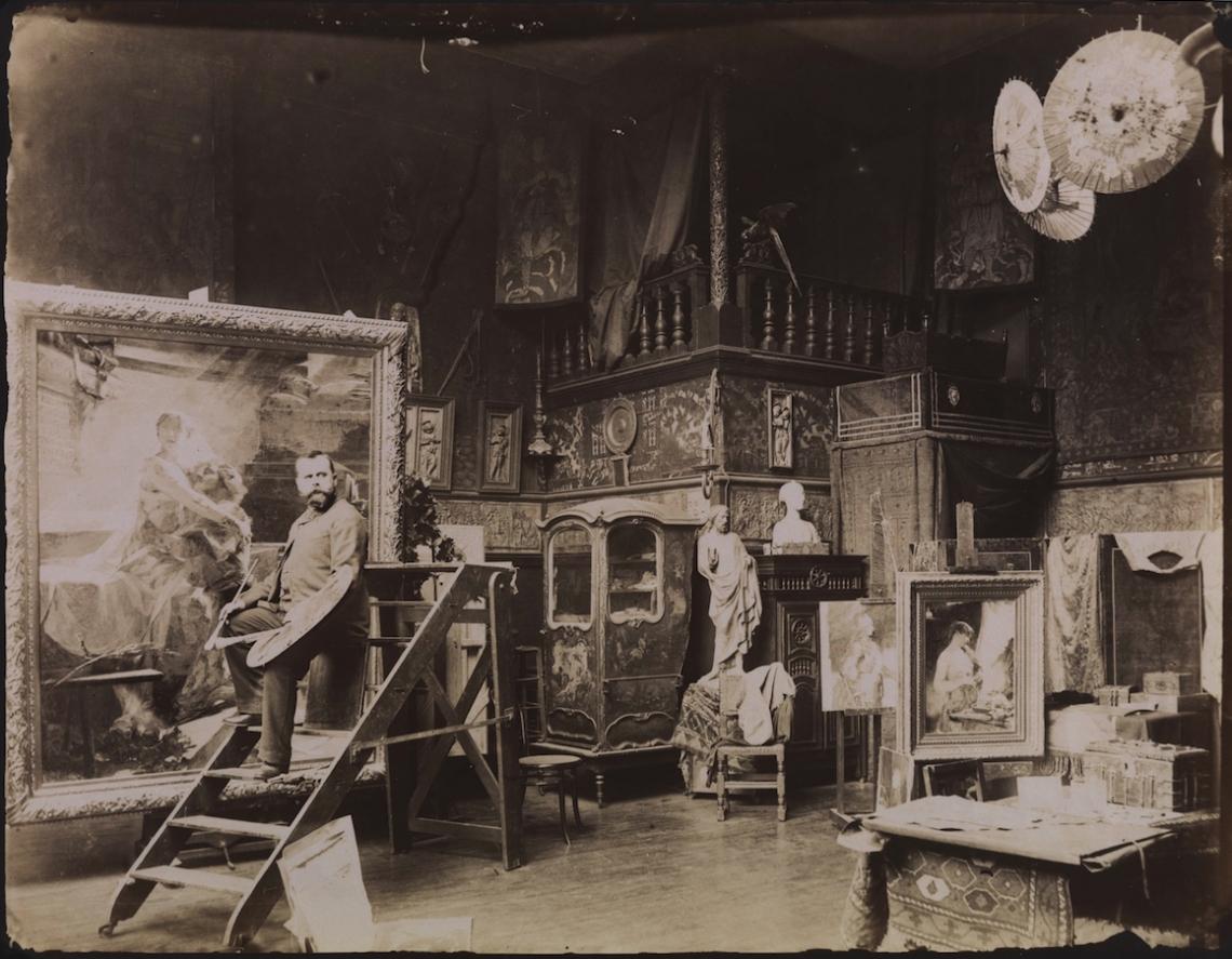 Albert Maignan dans son atelier